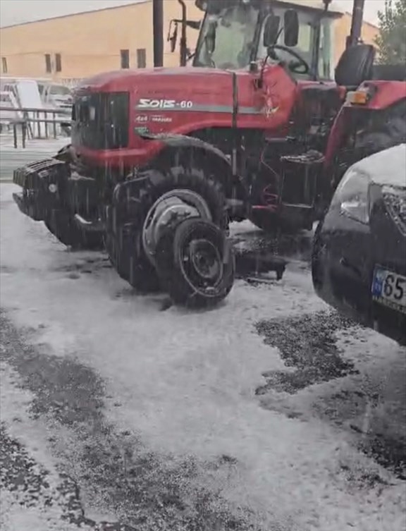 Van'da adeta beyaza bürüdü