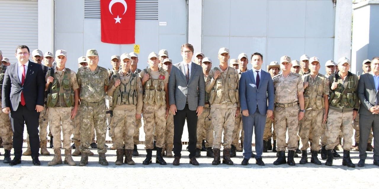 Van'da güvenlik korucularını uğurlama töreni