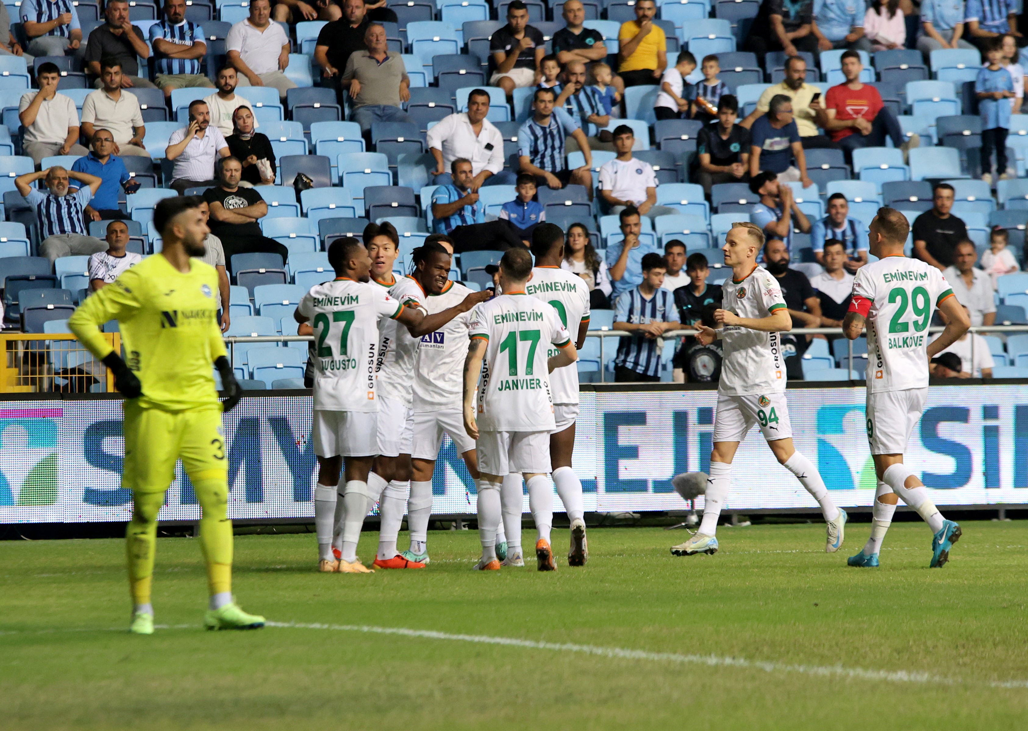 Adana'da Alanyaspor 2-0 öne geçti