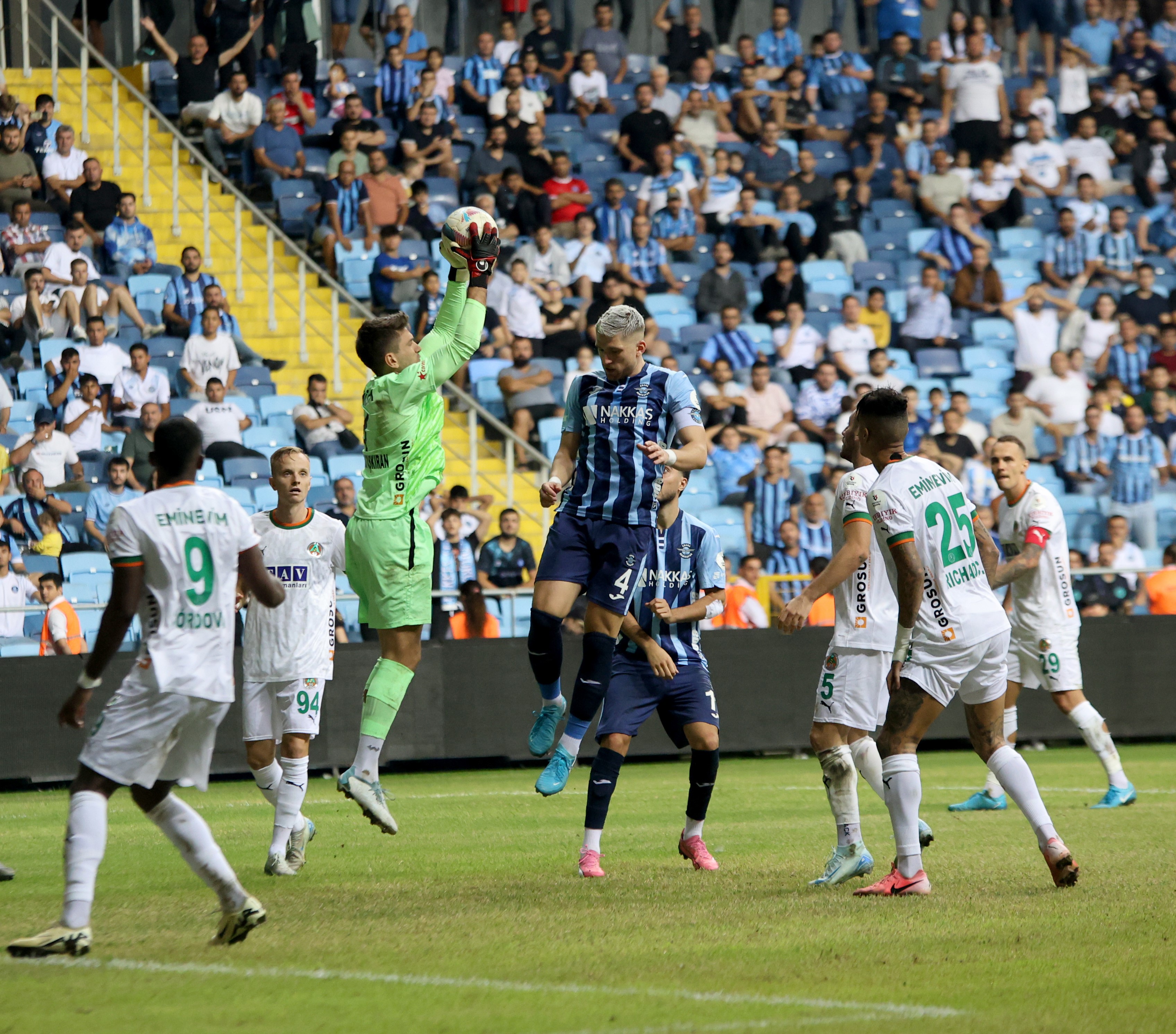 Adana Demirspor Sahasından Mutsuz Ayrıldı