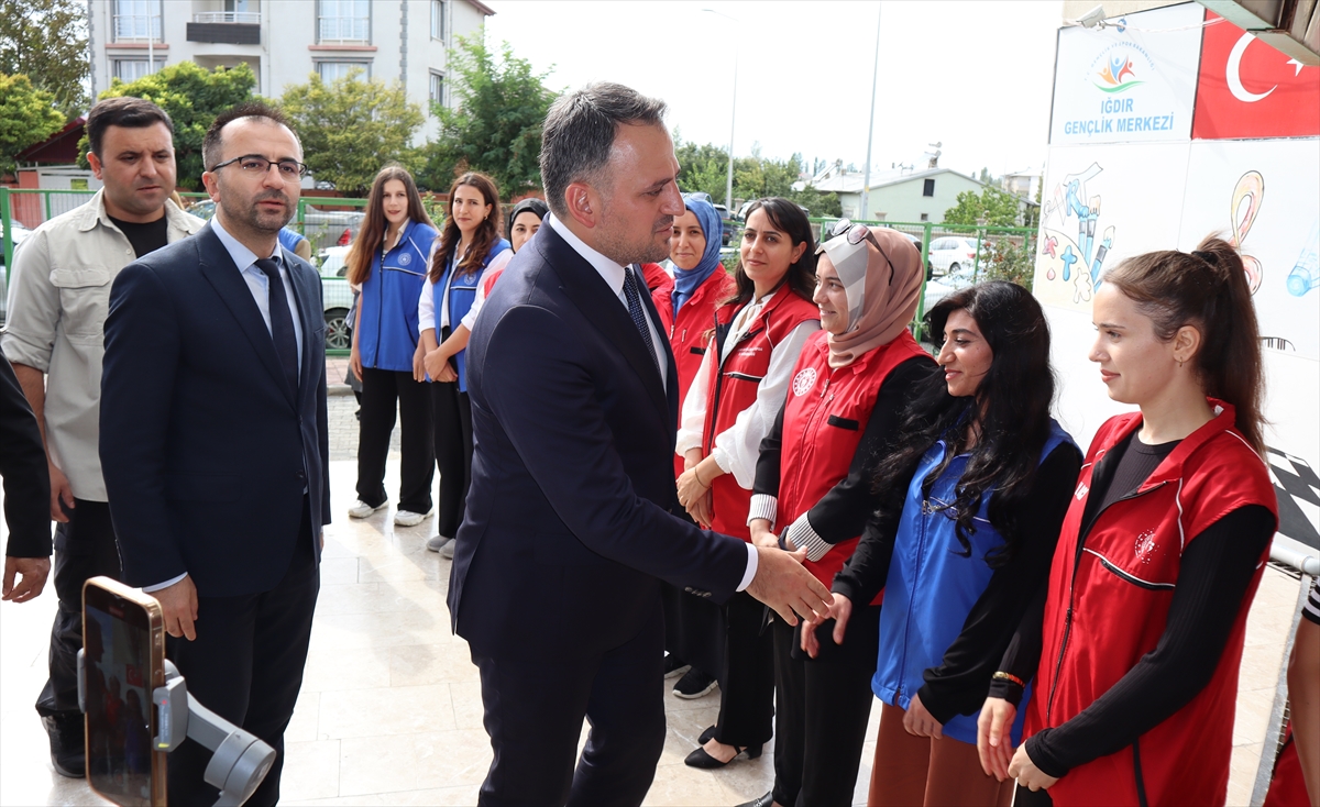 Gençlik ve Spor Bakan Yardımcısı Eminoğlu, Iğdır'da gençlerle bir araya geldi,