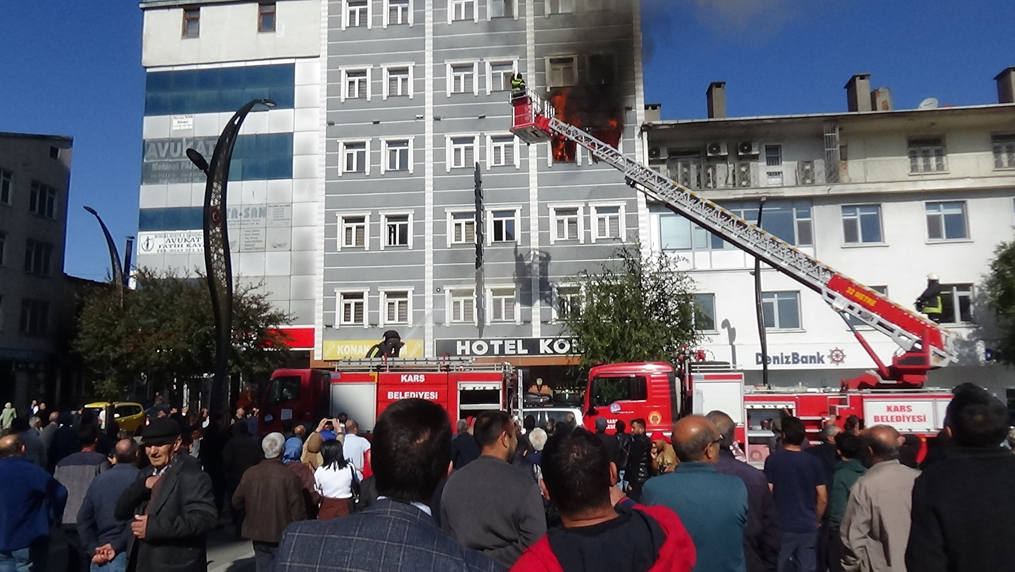 Kars’taki otel yangınında can pazarı yaşandı