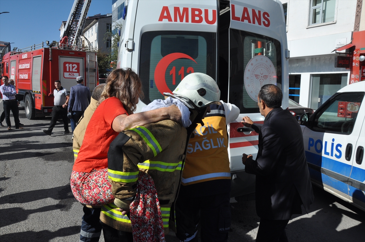 Kars'taki otel yangınından 10 kişi etkilendi