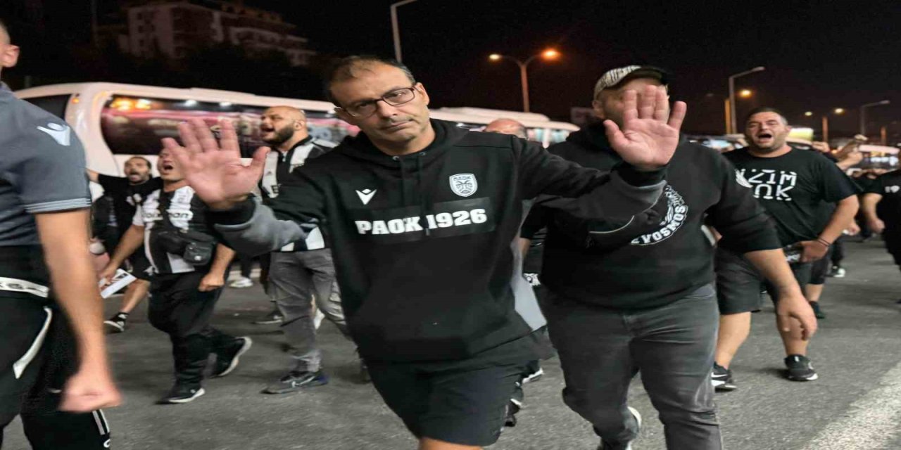 PAOK Taraftarları Galatasaray'ın Evinde