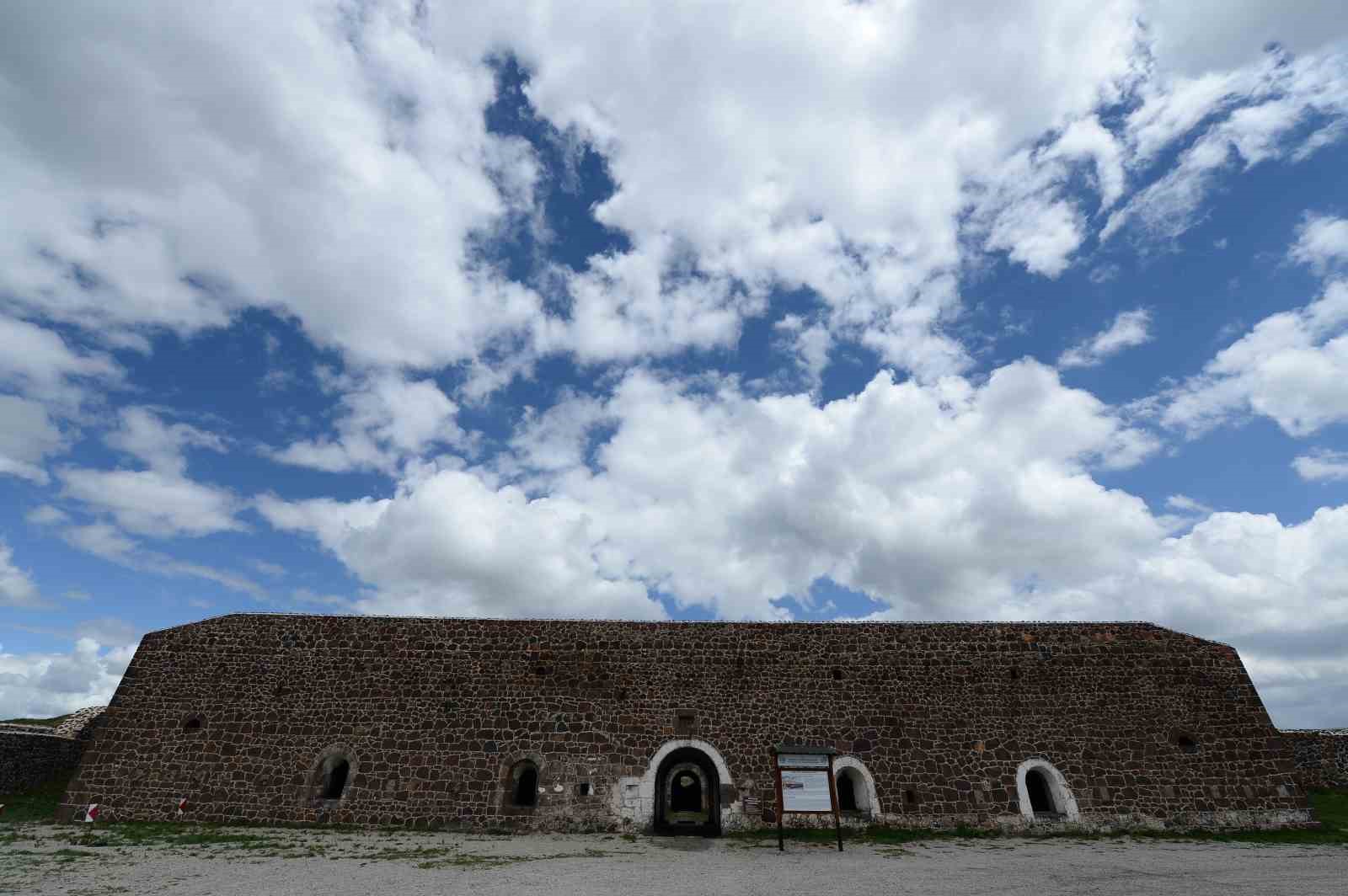 Erzurum'un Aziziye Tabyaları ihtişamını koruyor