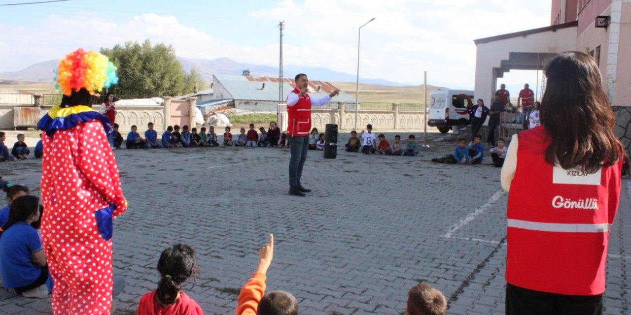 Kızılay Ağrı Şubesi'nden Köy Okullarına Destek Ziyareti