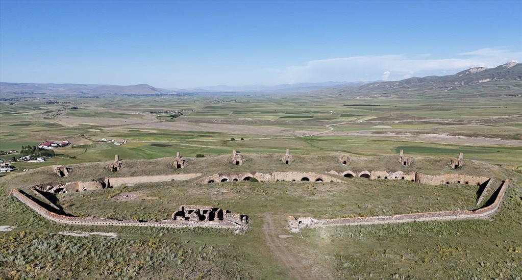 Erzurum'un tarihi Uzunahmet Tabyası bir asrı aşkındır ihtişamını koruyor