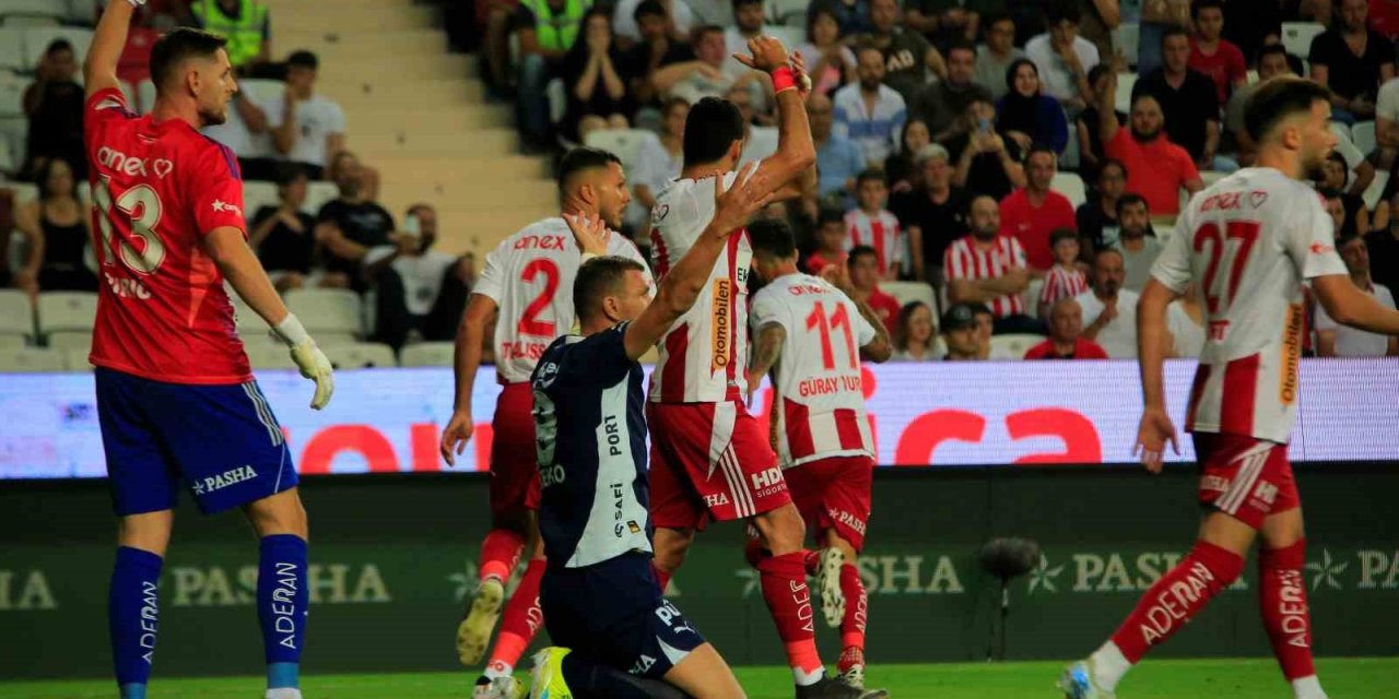 Fenerbahçe ile Antalyaspor Devre Arasına 0-0 Eşitlikle Girdi