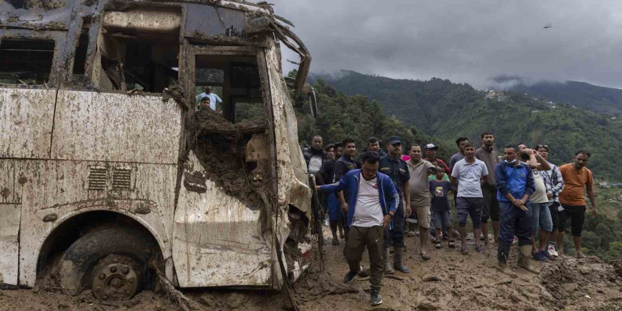 Nepal’de Sel ve Toprak Kayması 151 Can Aldı!