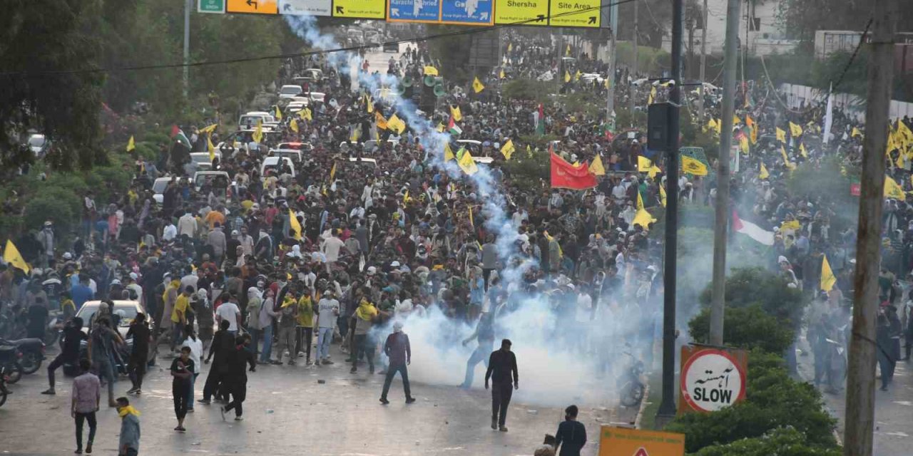 Pakistan’da Yapılan Protestoya Polis Engeli