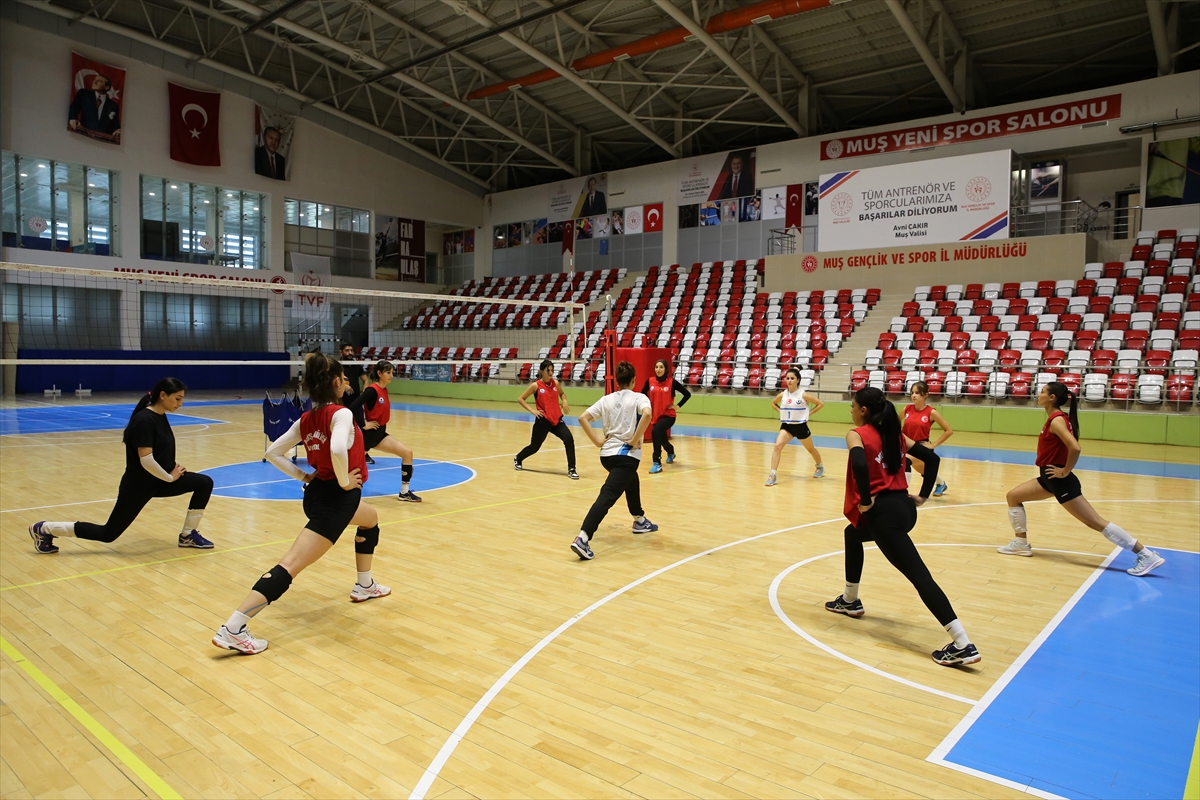 Voleybolda Muşlu kızlar, yeni şampiyonluk peşinde