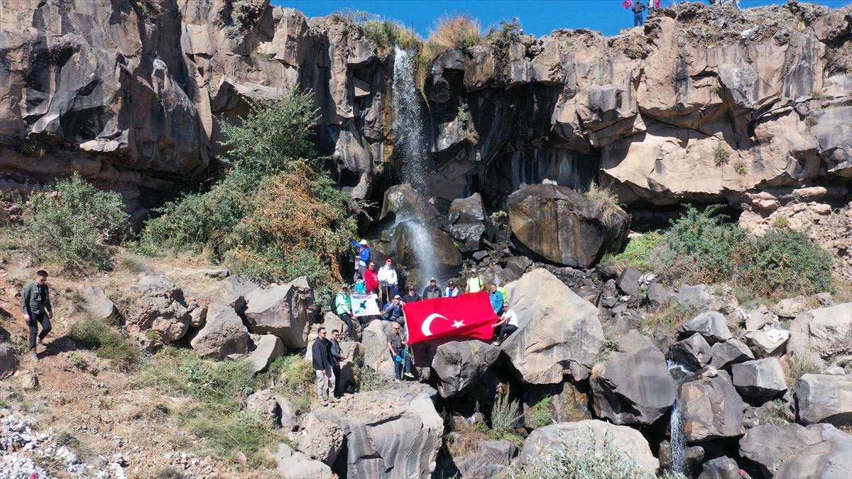 Van'da Deliçay Kanyonu'na  200 kişilik yürüyüş