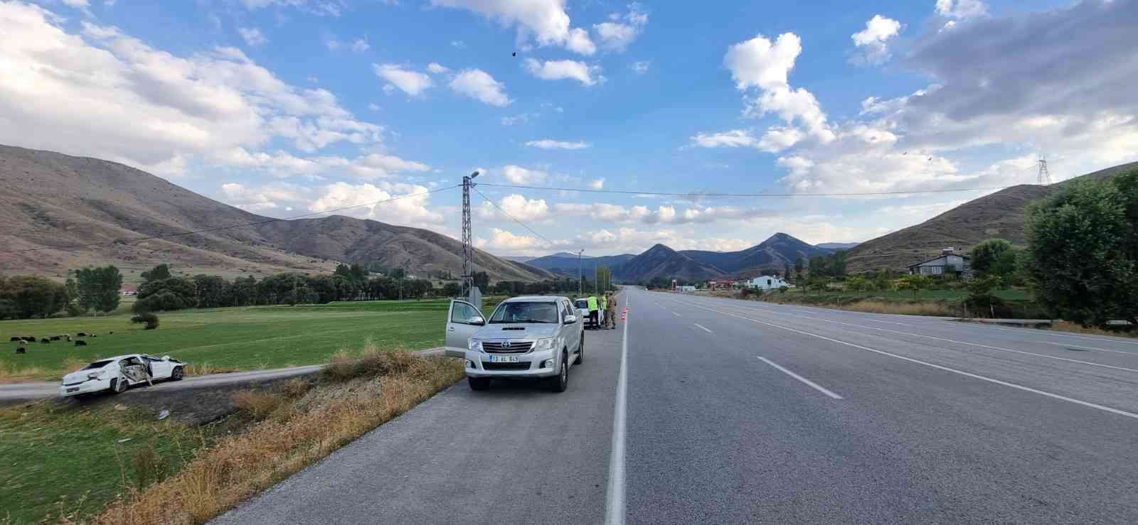 Bitlis’te otomobil takla attı