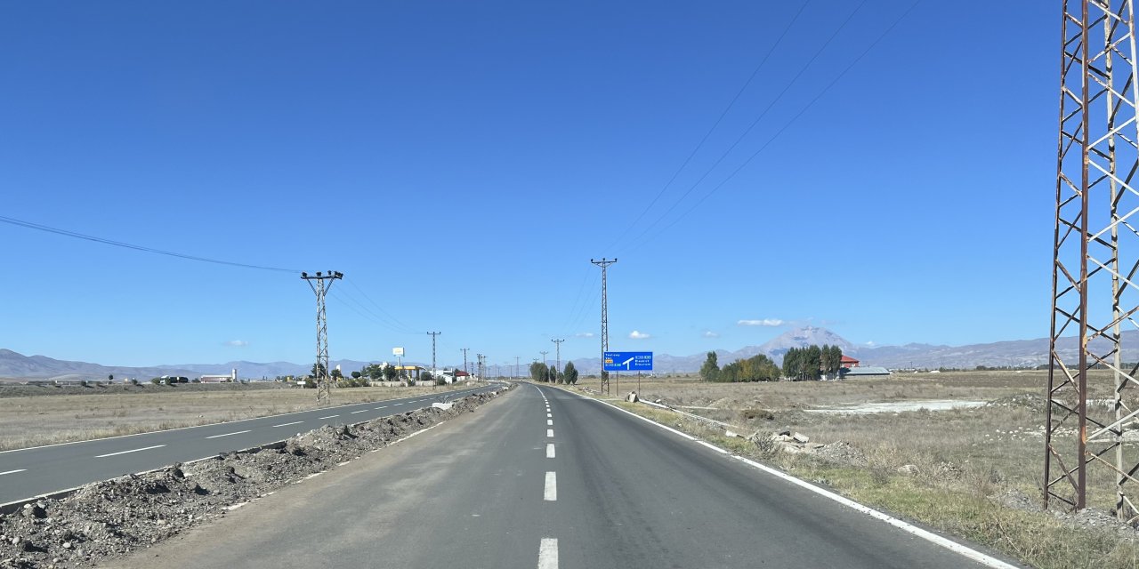 Ağrı Şeker Fabrikası yolu karanlığa gömüldü