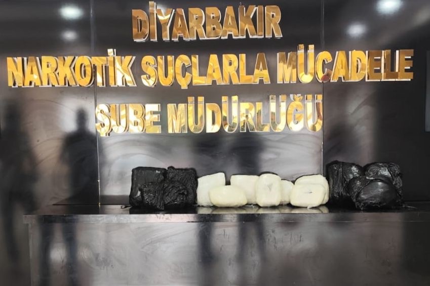 Diyarbakır Havalimanı’nda uyuşturucu madde ele geçirildi