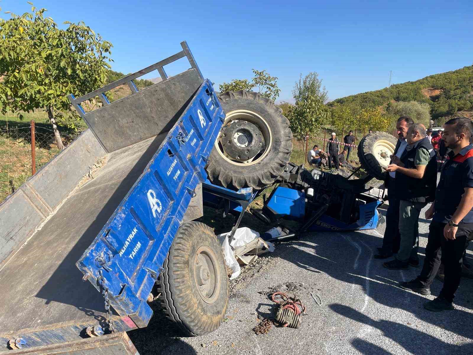 Bitlis'te traktör devrildi: Sürücü hayatını kaybetti