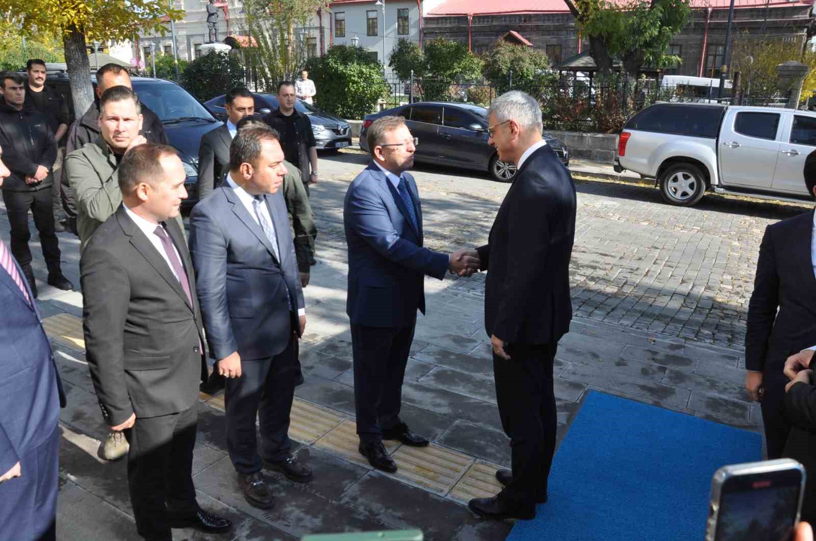 Sağlık Bakanı Memişoğlu, Kars’a geldi