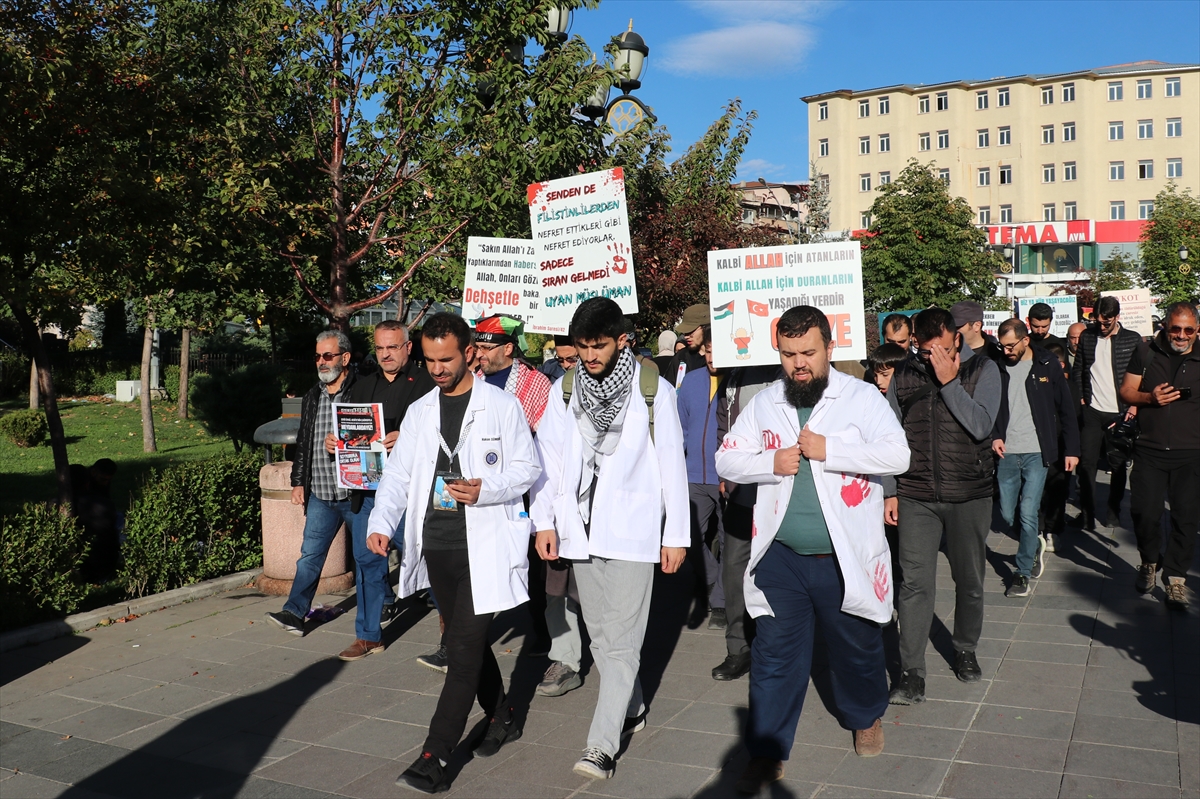 Erzurum'da sağlık çalışanları Gazze için yürüdü