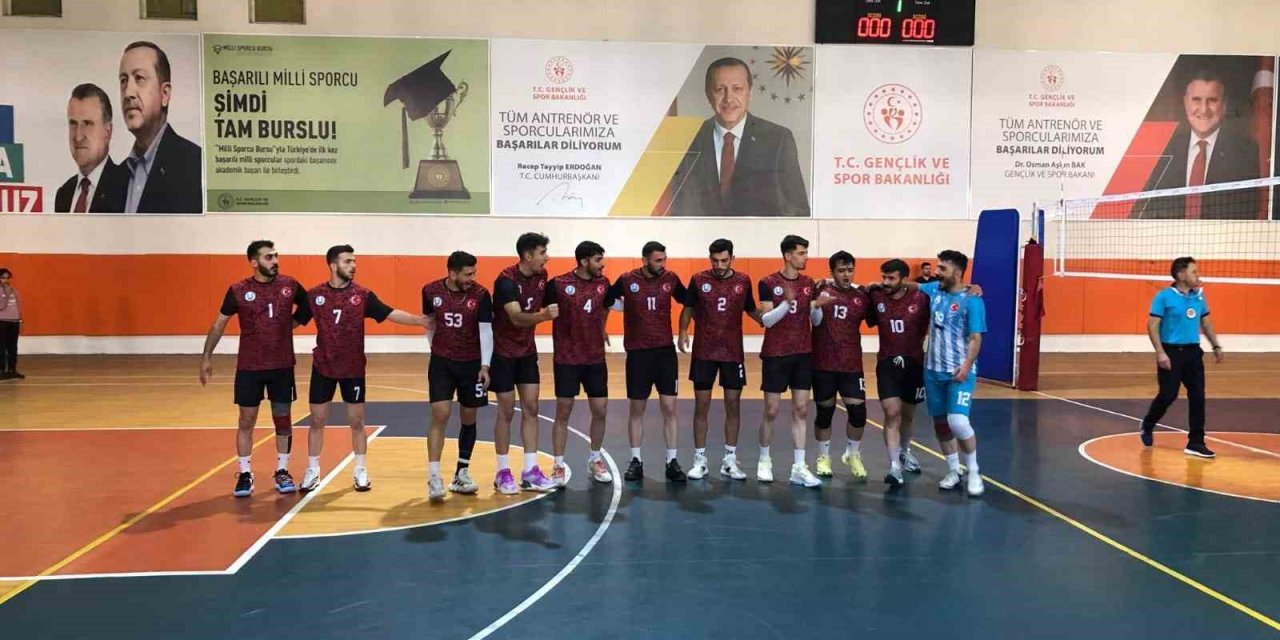 Erzurum Gençlik Spor Kulübü Erkekler Voleybol Ekibi Liderlik Koltuğunda