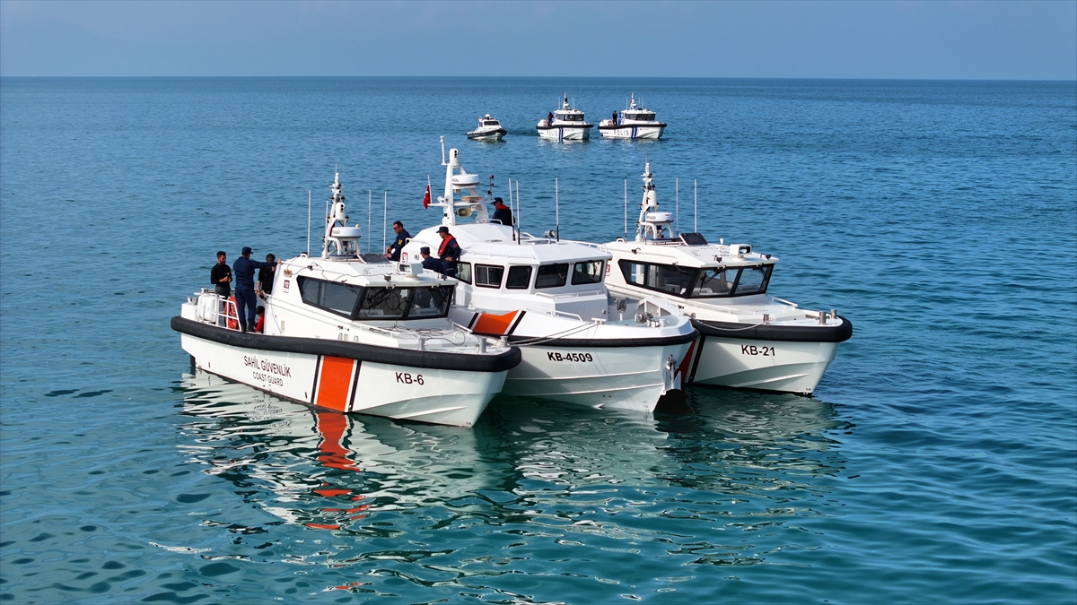 Van'da kaybolan Rojin'den row ve sonar cihazlarıyla aranıyor