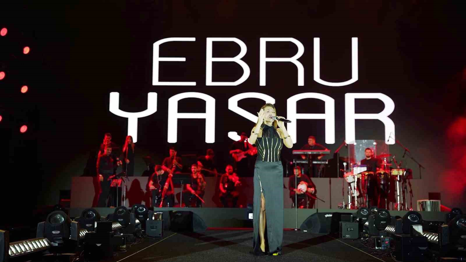 Ebru Yaşar Diyarbakır’ı coşturdu