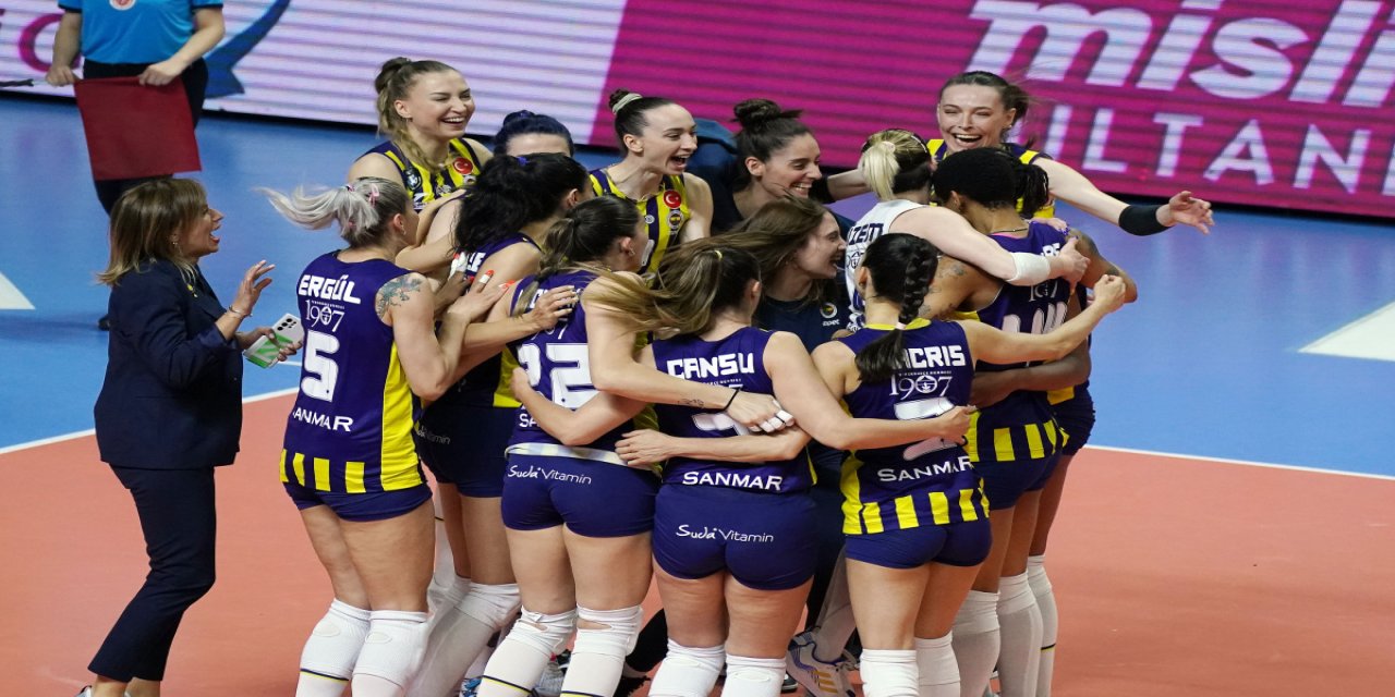 Gençlik ve Spor Bakanı'ndan Fenerbahçe Kadınlar Voleybol'a Tebrik Mesajı