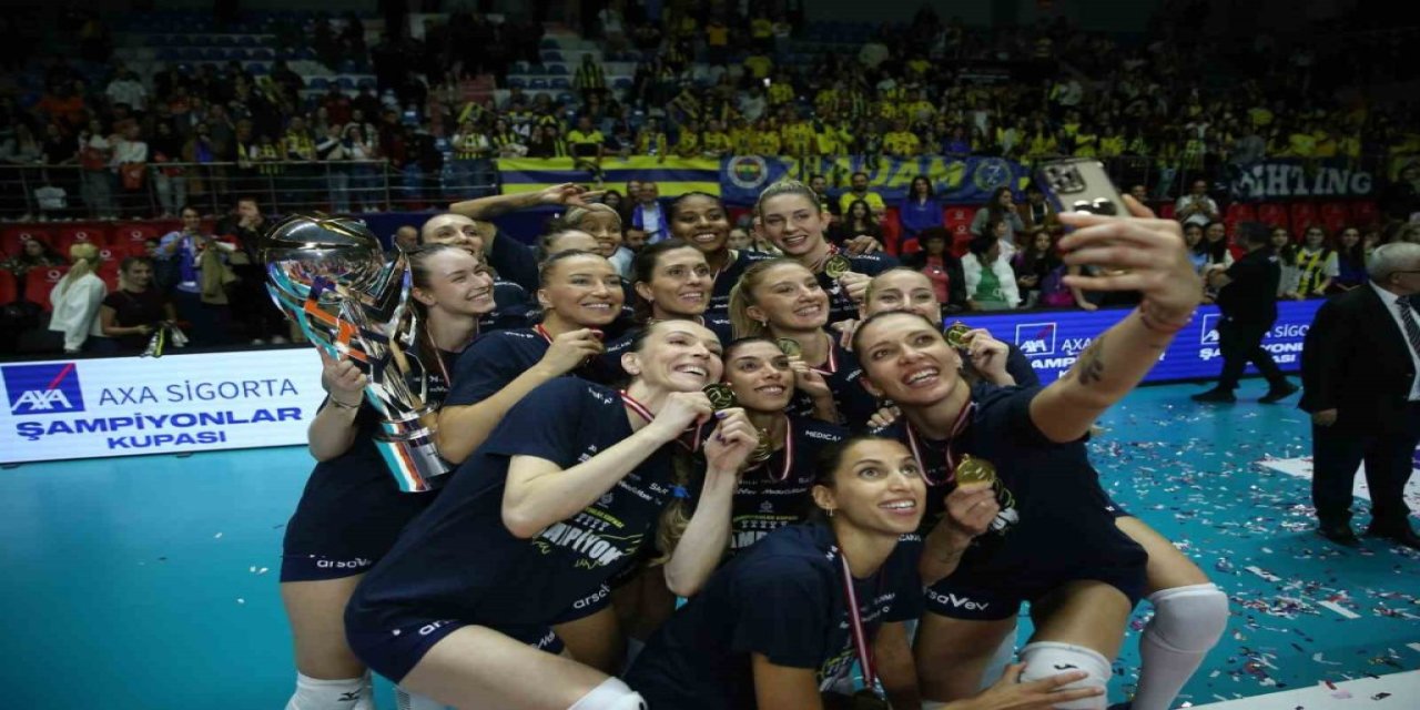 Şampiyon: Fenerbahçe Kadın Voleybol Takımı!