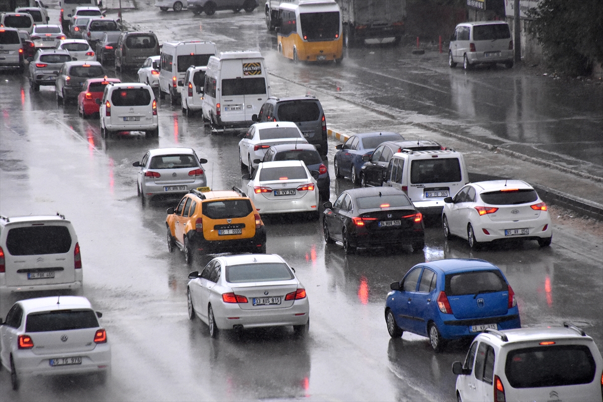 Van'da sağanak hayatı olumsuz etkiledi