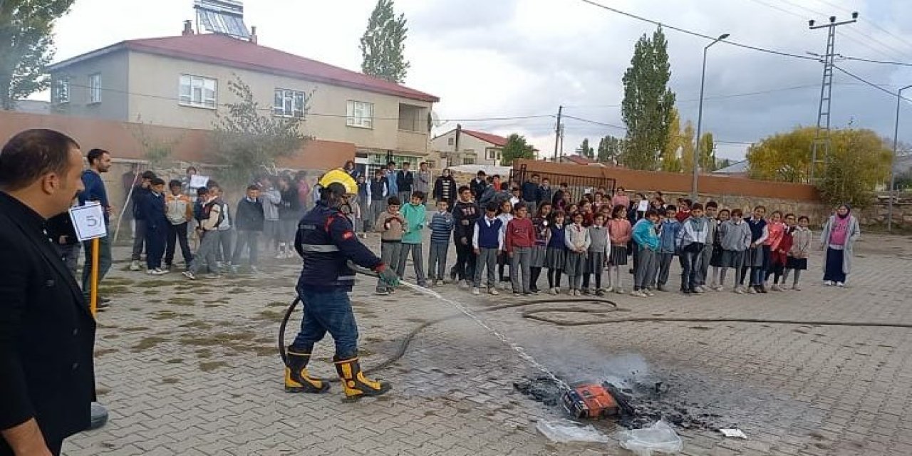 Diyadin İmam Hatip Ortaokulu'nda Afet Bilinci Kazandıran Eğitim ve Tatbikat