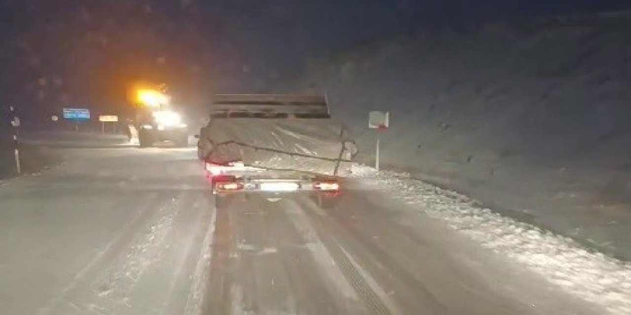 Palandöken Geçidinde Kar Yağışı Trafiği Aksattı