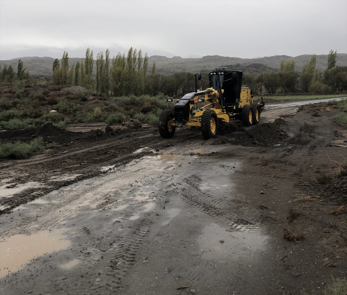 Iğdır'da selden kapanan 2 köyün yolu tekrar ulaşıma açıldı