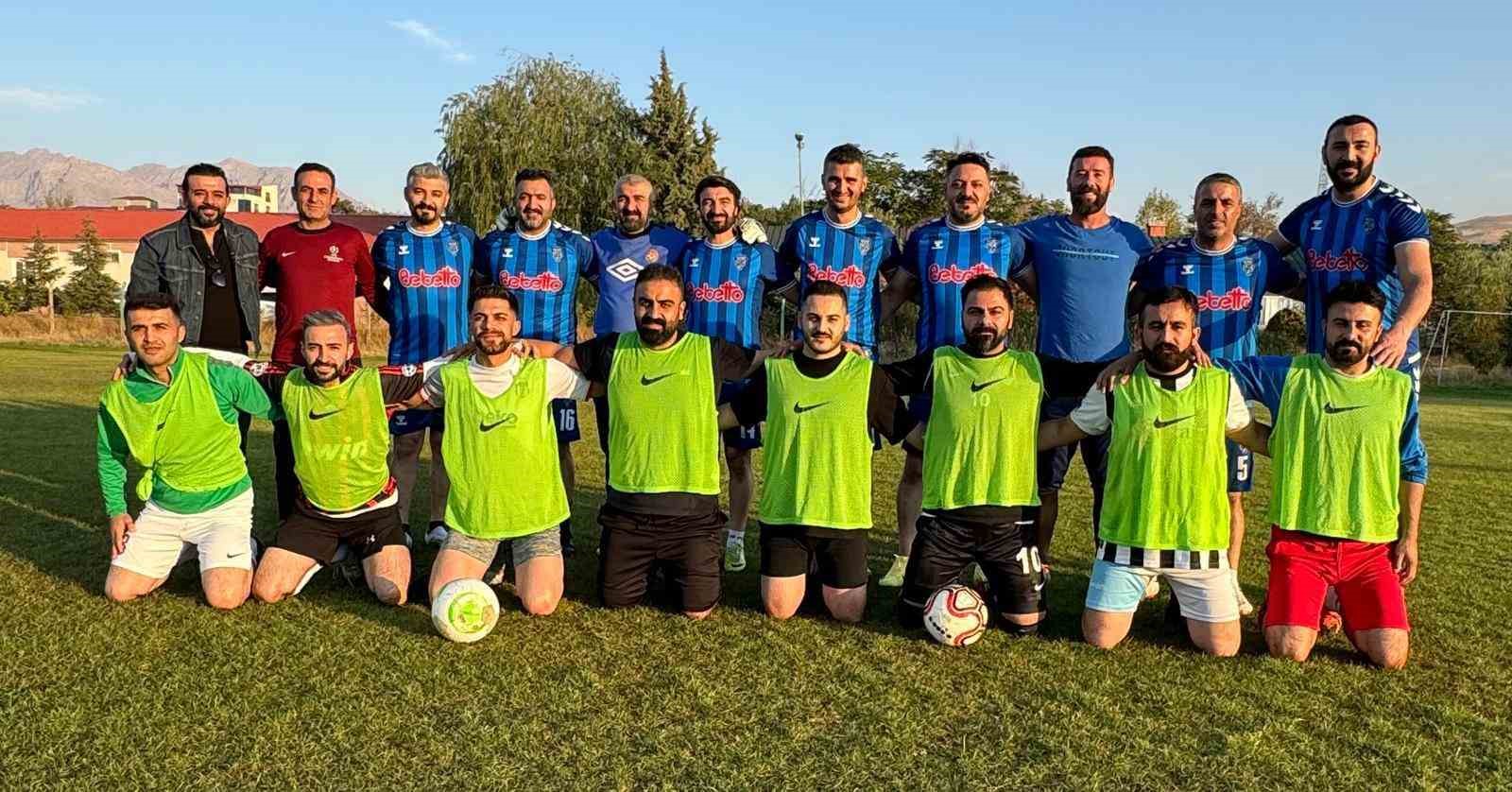 Eski Vansporlu futbolcular geleceğin sporcularını yetiştirecek