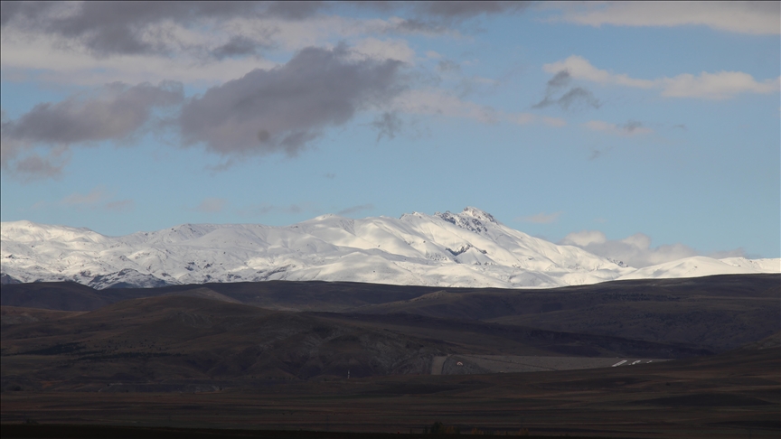 Kars'ın dağları karla kaplandı