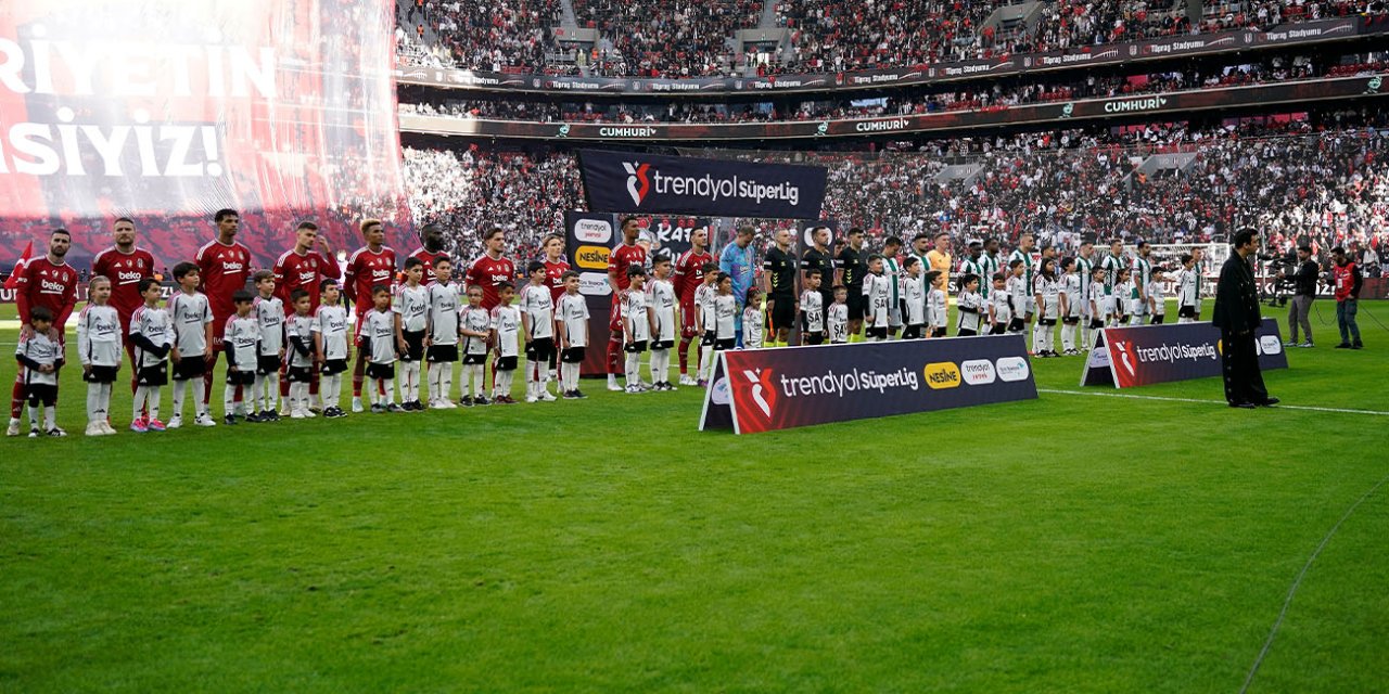 Beşiktaş Evinde İlk Yarıyı 2-0 Üstün Kapattı