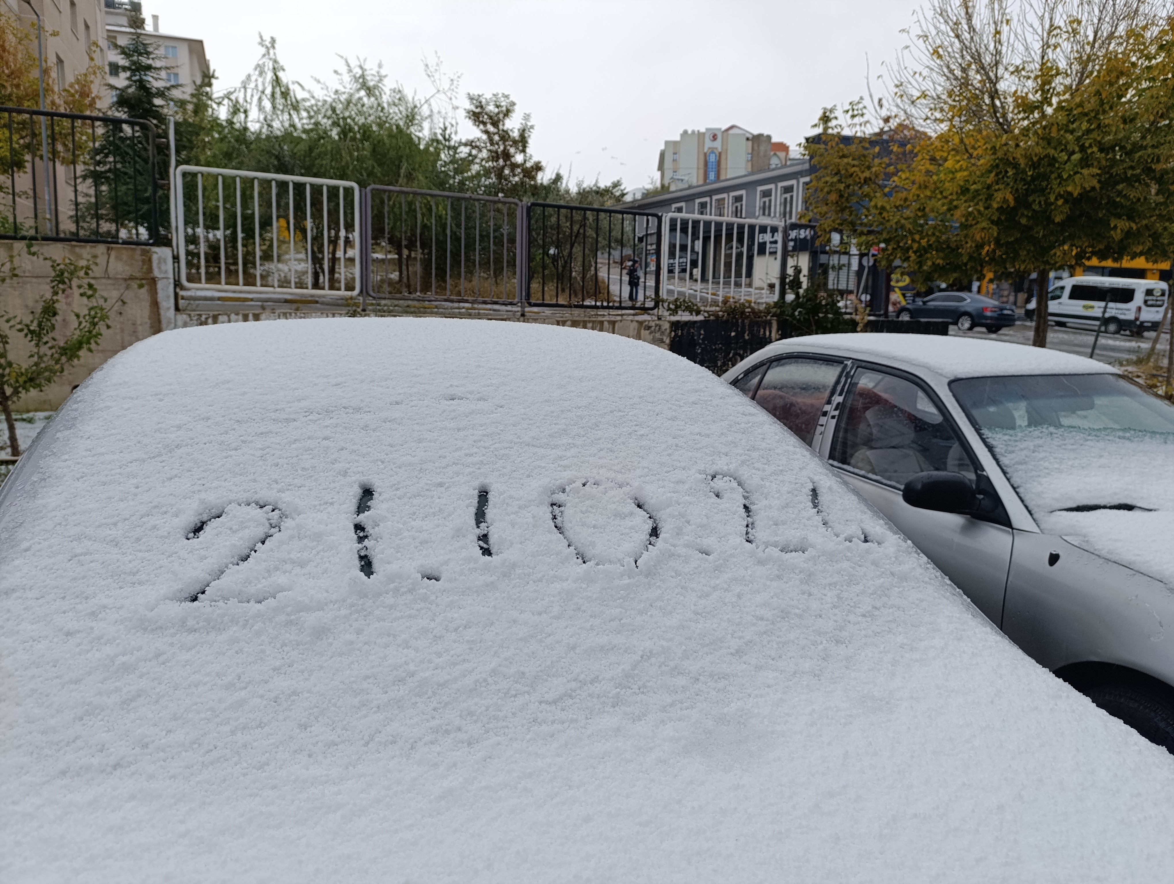 Van sabaha beyazlar içinde uyandı