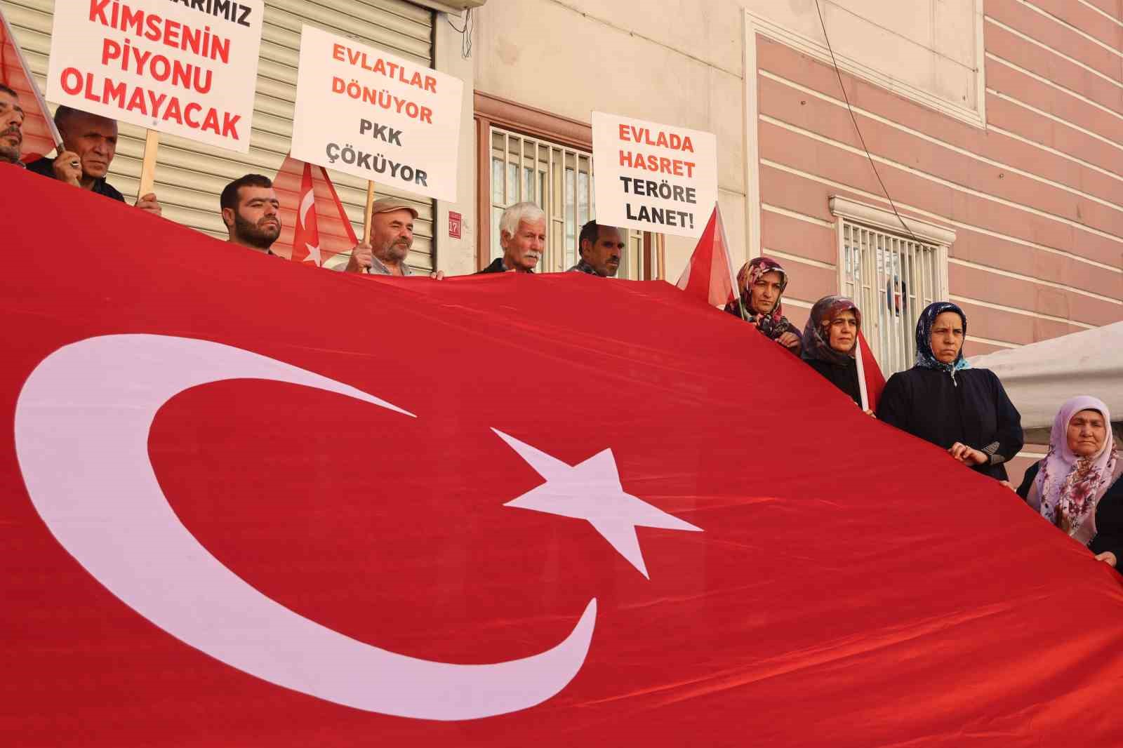 Diyarbakır anneleri PKK’yı lanetledi