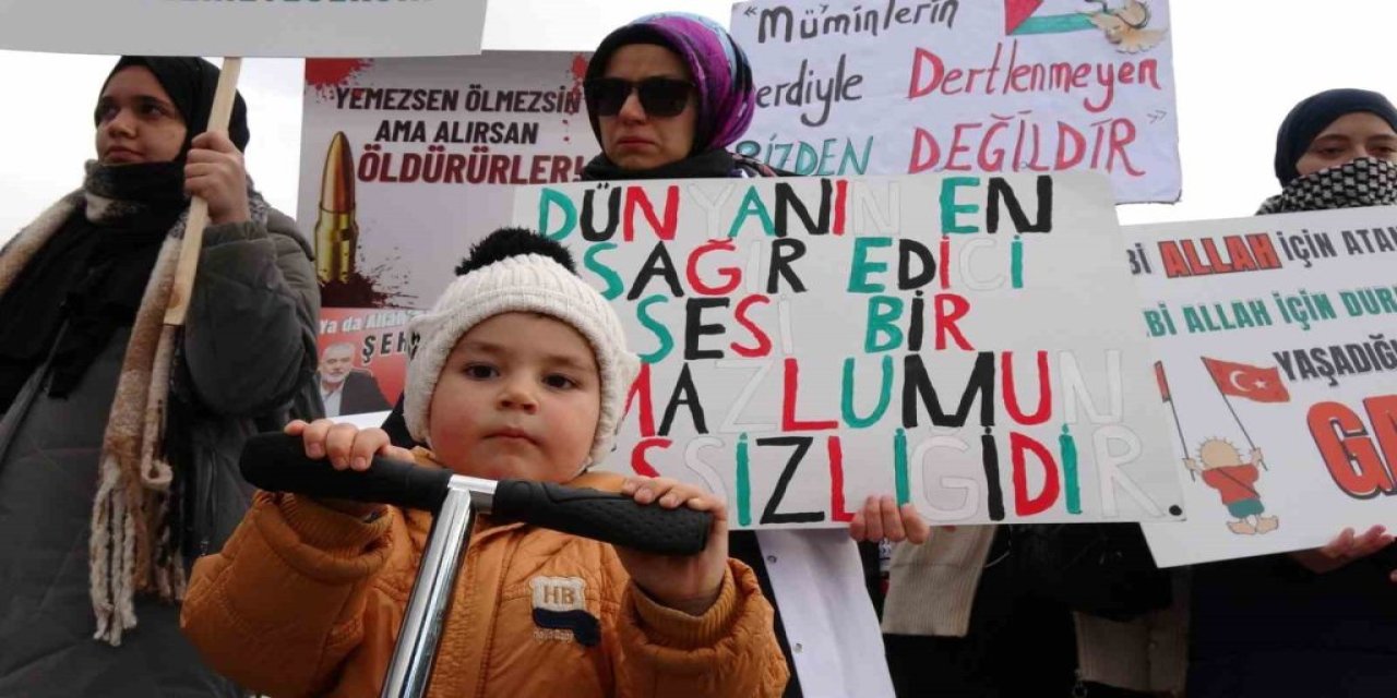 Erzurum'da Sağlık Çalışanları Filistin İçin Sessiz Yürüyüşlerine Devam Ediyor