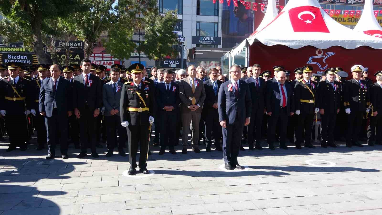 Van’da Cumhuriyet’in coşkulu kutlamaları başladı