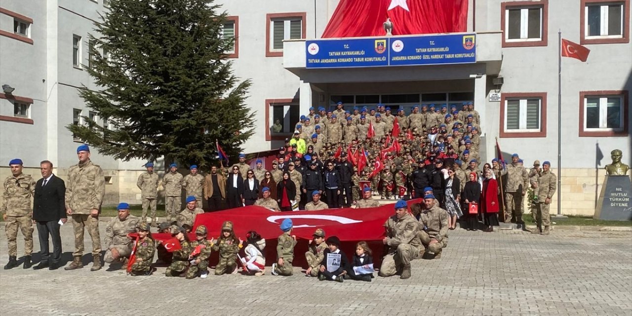 Tatvan'da Anaokulu Öğrencilerinin Cumhuriyet Coşkusu