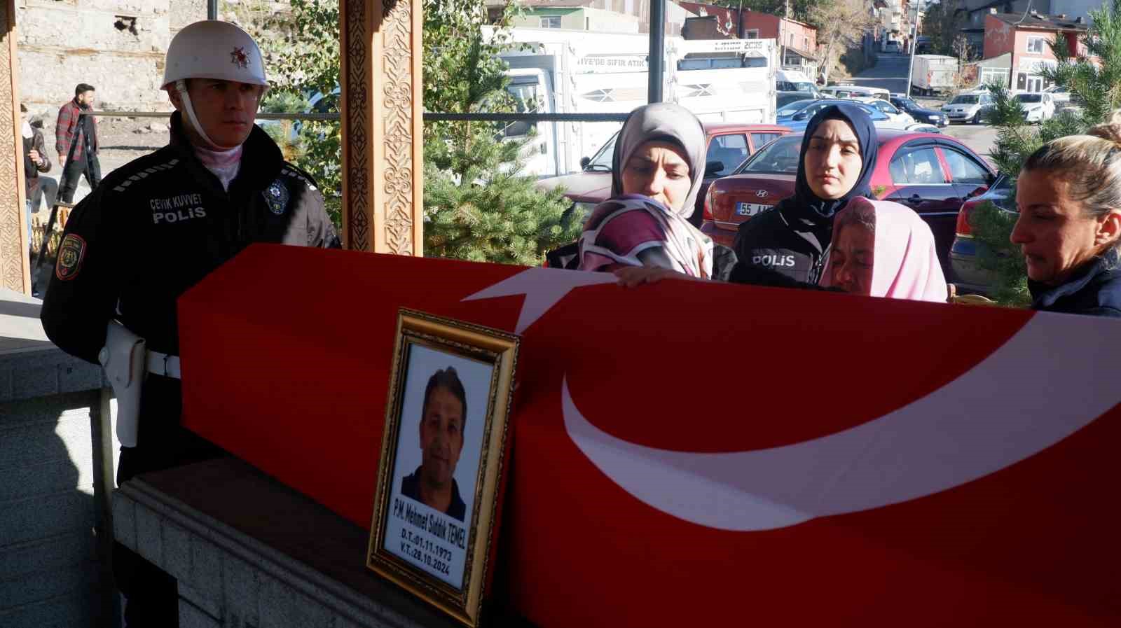 İzmir’de silahlı saldırıda vefat eden polis memuru Erzurum’da toprağa verildi