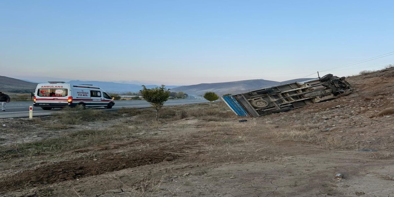 Iğdır'da Kamyonet Devrildi