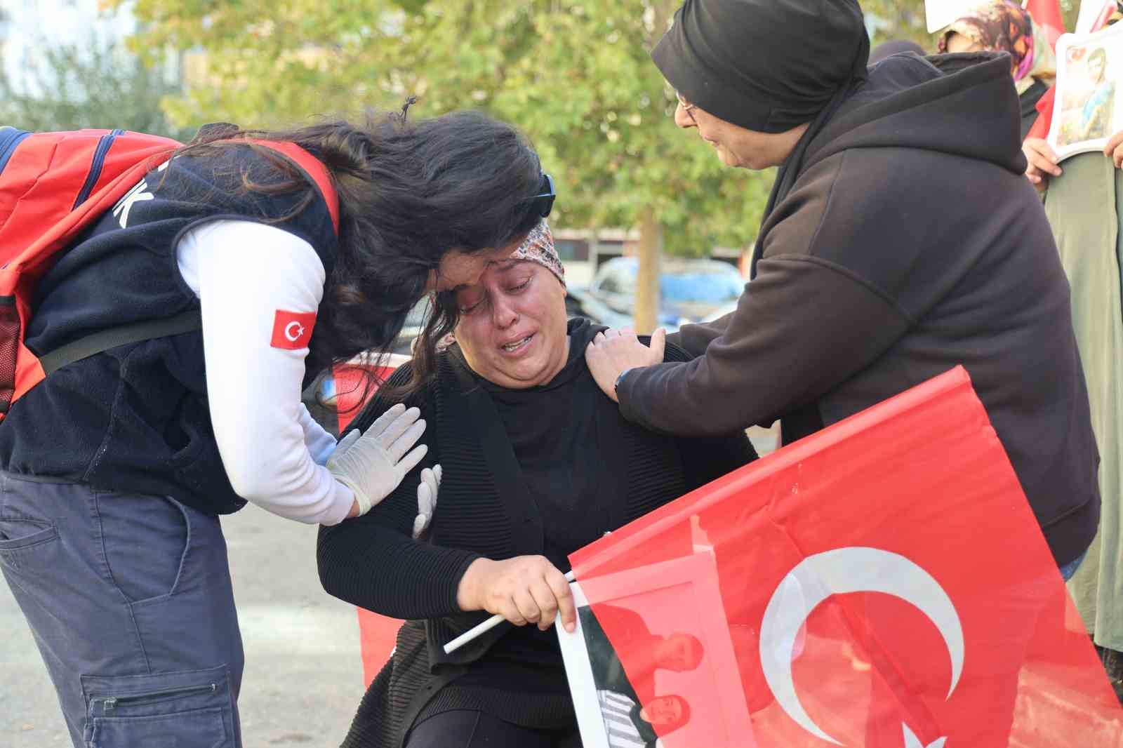 Diyarbakır'da kanser hastası anne de evlat nöbetinde