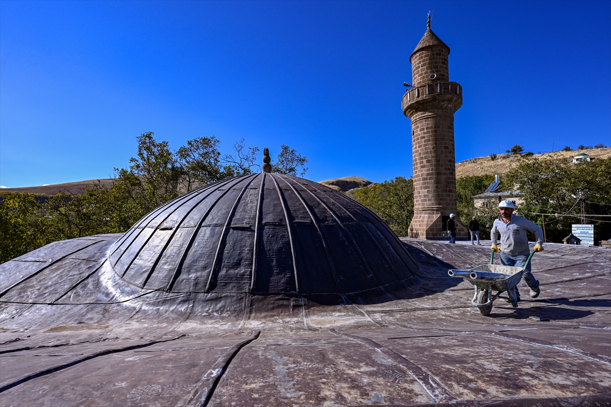 Van'da İzzeddin Şir Camii ve Medresesi restore ediliyor