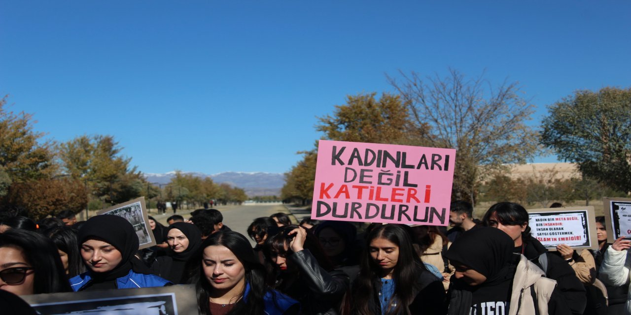 AİÇÜ'de Kadın ve Çocuklar için Sessiz Yürüyüş