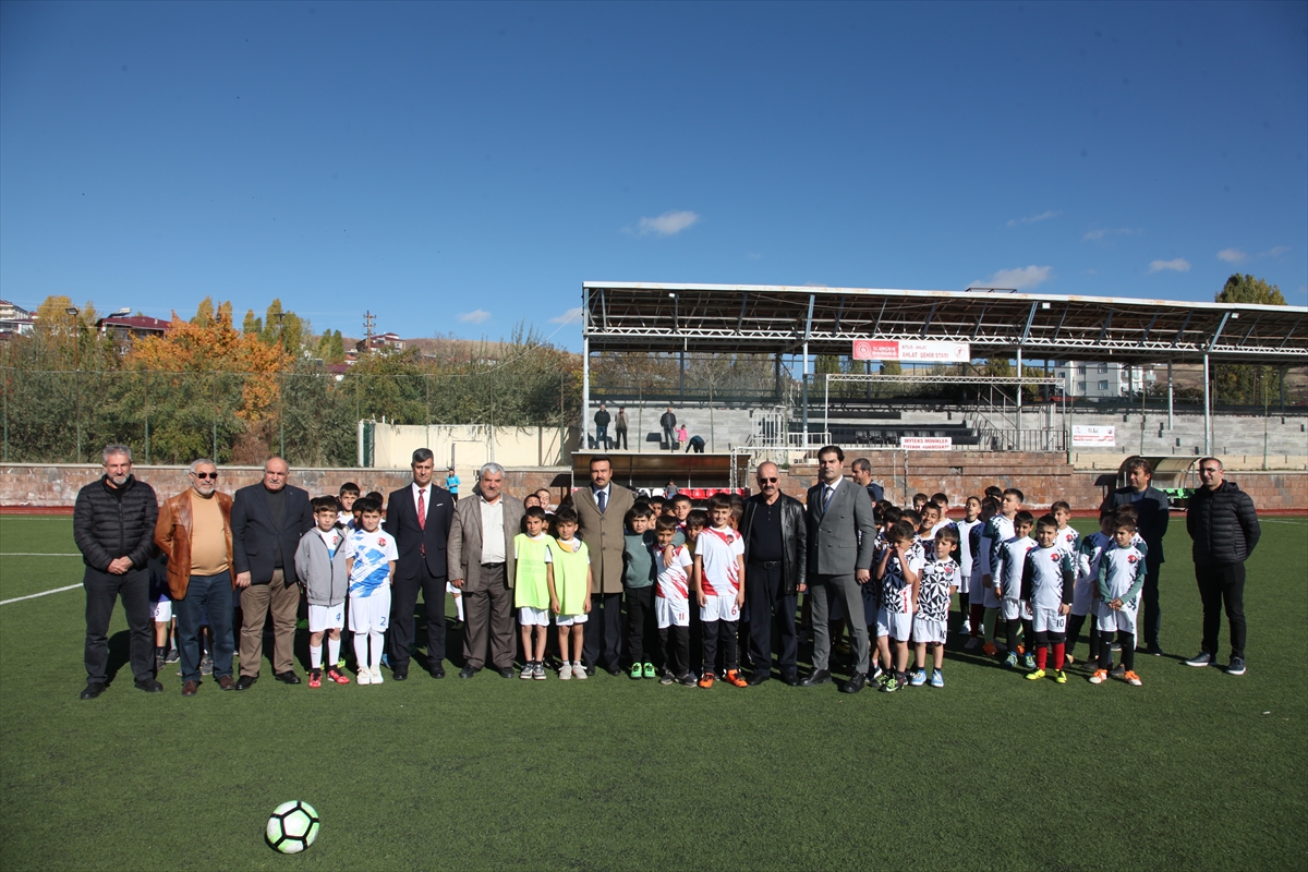 Bitlis'te şehitlerin adlarının yaşatıldığı okullar arası futbol turnuvası