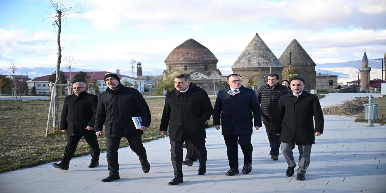 Erzurum Valisi Kümbetlerde İncelemelerde Bulundu