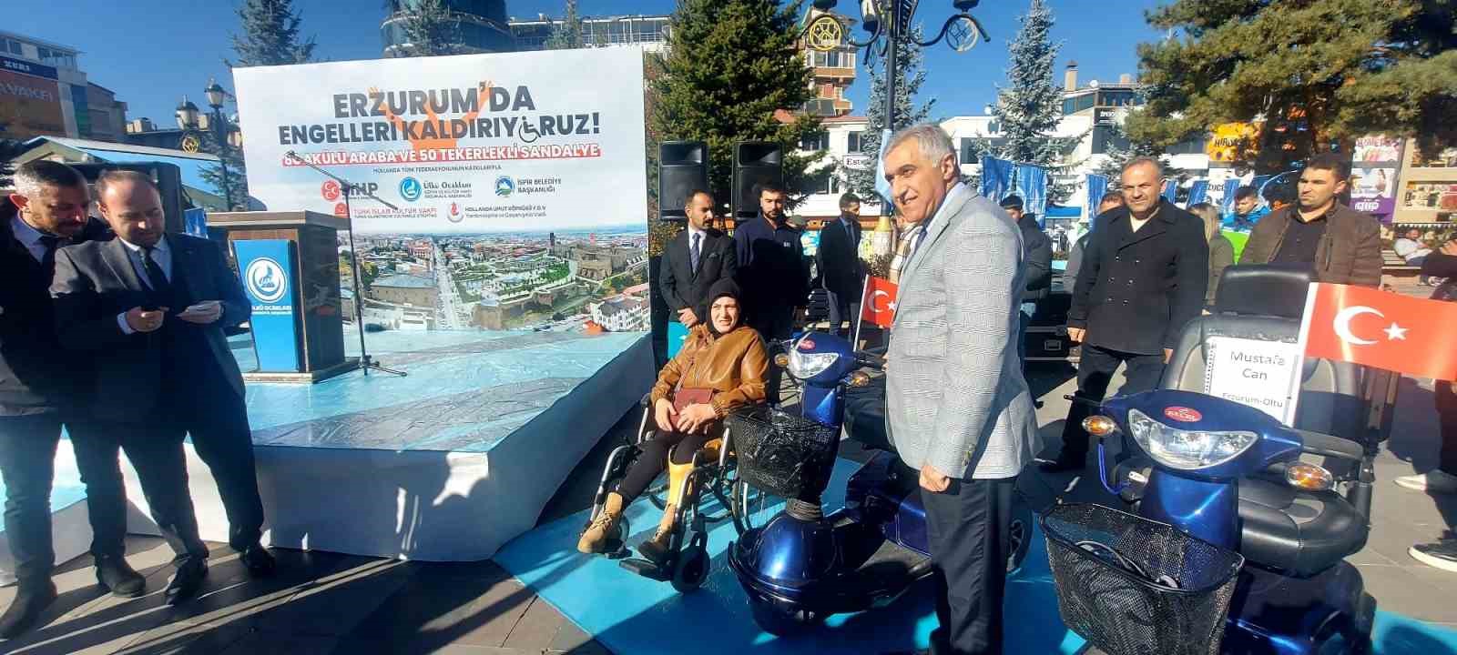 Erzurum’da engellilere akülü ve tekerlekli sandalyeler verildi