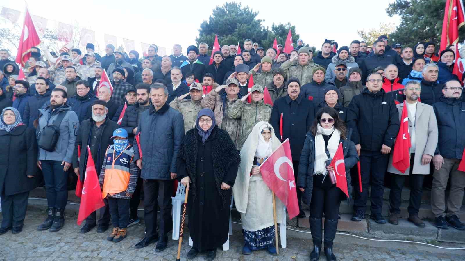 Erzurum’da binlerce vatandaş Aziziye Tabyası'na akın etti