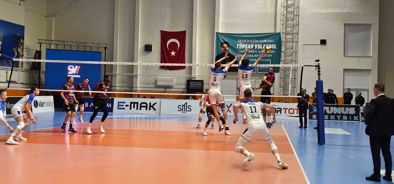 Efeler Ligi: TÜRŞAD: 0 - Halkbank: 3