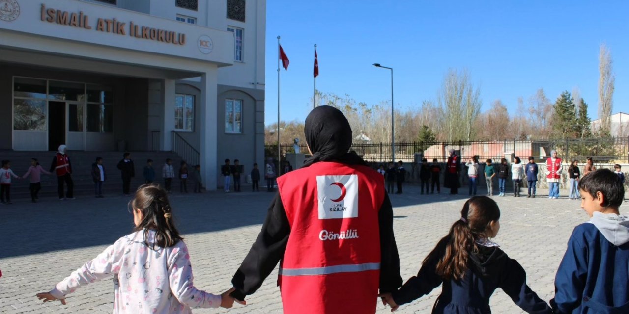 Kızılay Haftası’nda Ağrı’da Gönüllere Dokunan Etkinlikler